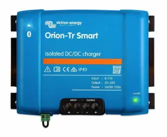 Chargeur Victron Orion-Tr Smart DC-DC isolé, qui est un dispositif utilisé pour charger les batteries à partir d’une source d’alimentation à partir d'un alternateur de véhicule.