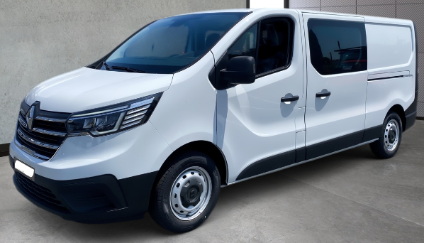 Aménagement personnalisé d'un Renault Trafic avec cabine approfondie selon des besoins spécifiques.